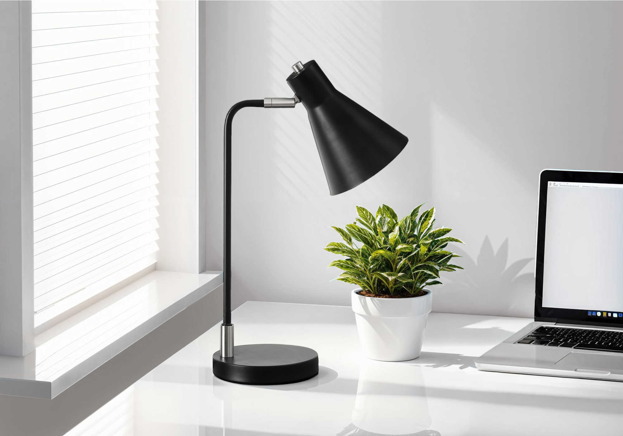 LUMINAIRE - 17"H LAMPE DE TABLE NOIR / ARGENT METAL – I 9956