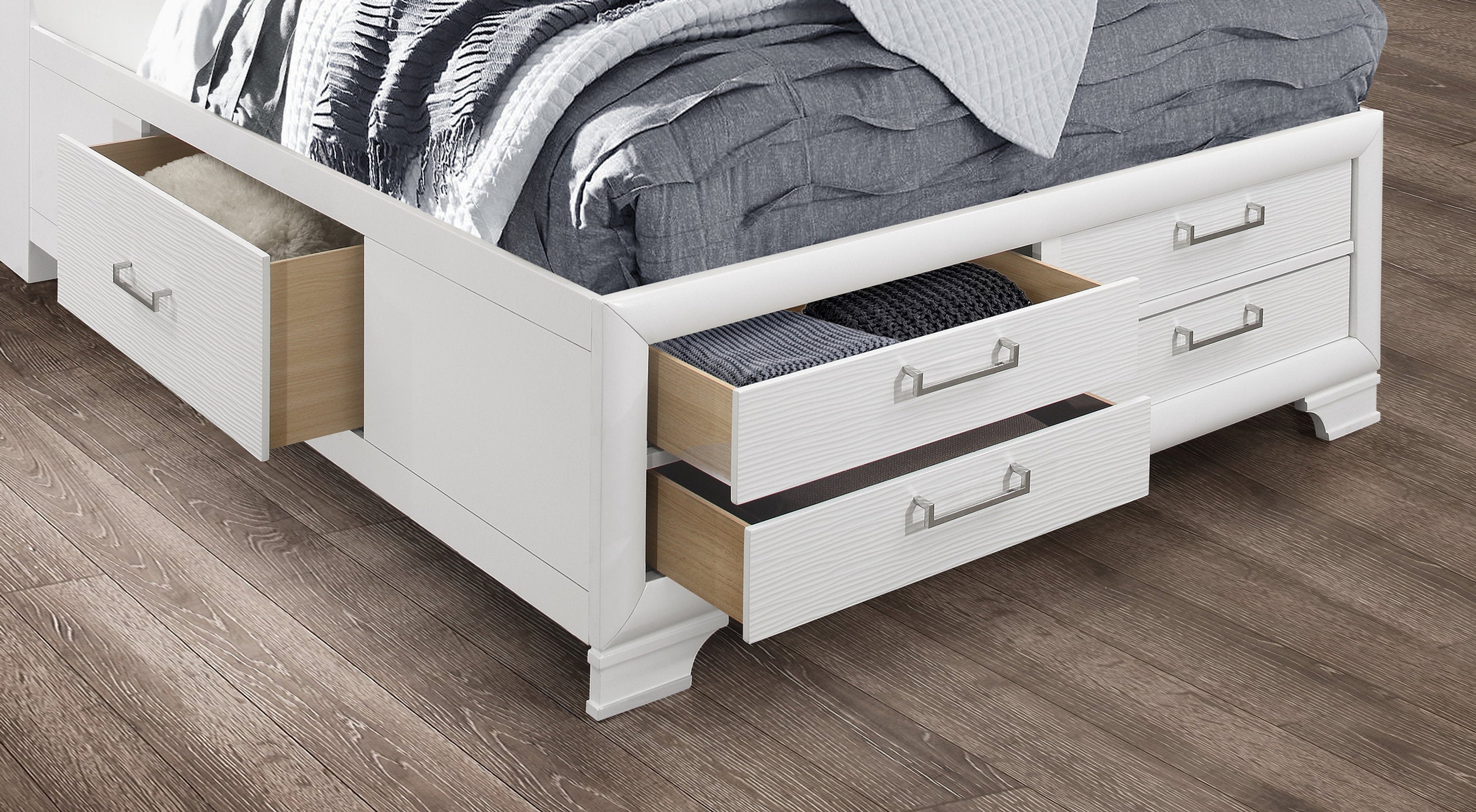 Jordyn (White) - Bedroom Set