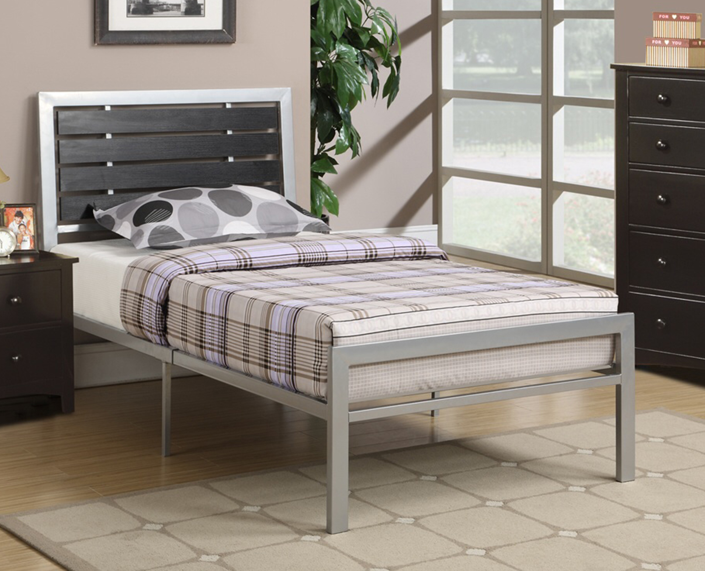 Image of if-112 - single or double bed - platform bed includes mattress support.