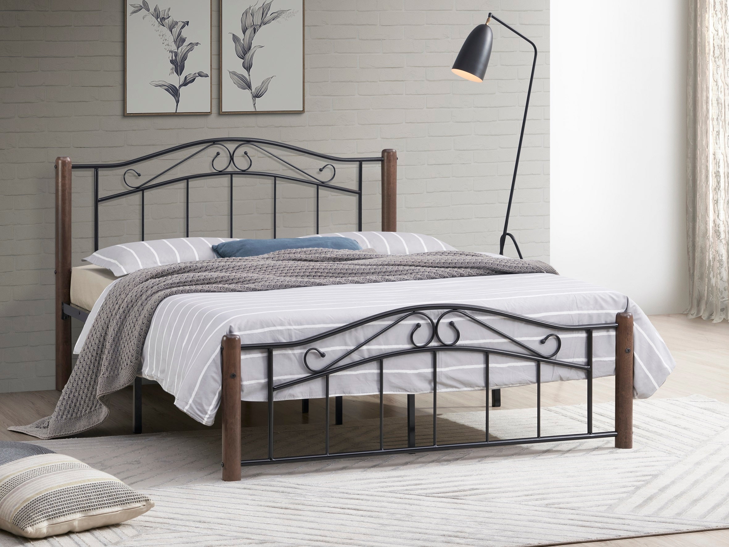 Walnut Wooden Posts Bed – IF-126