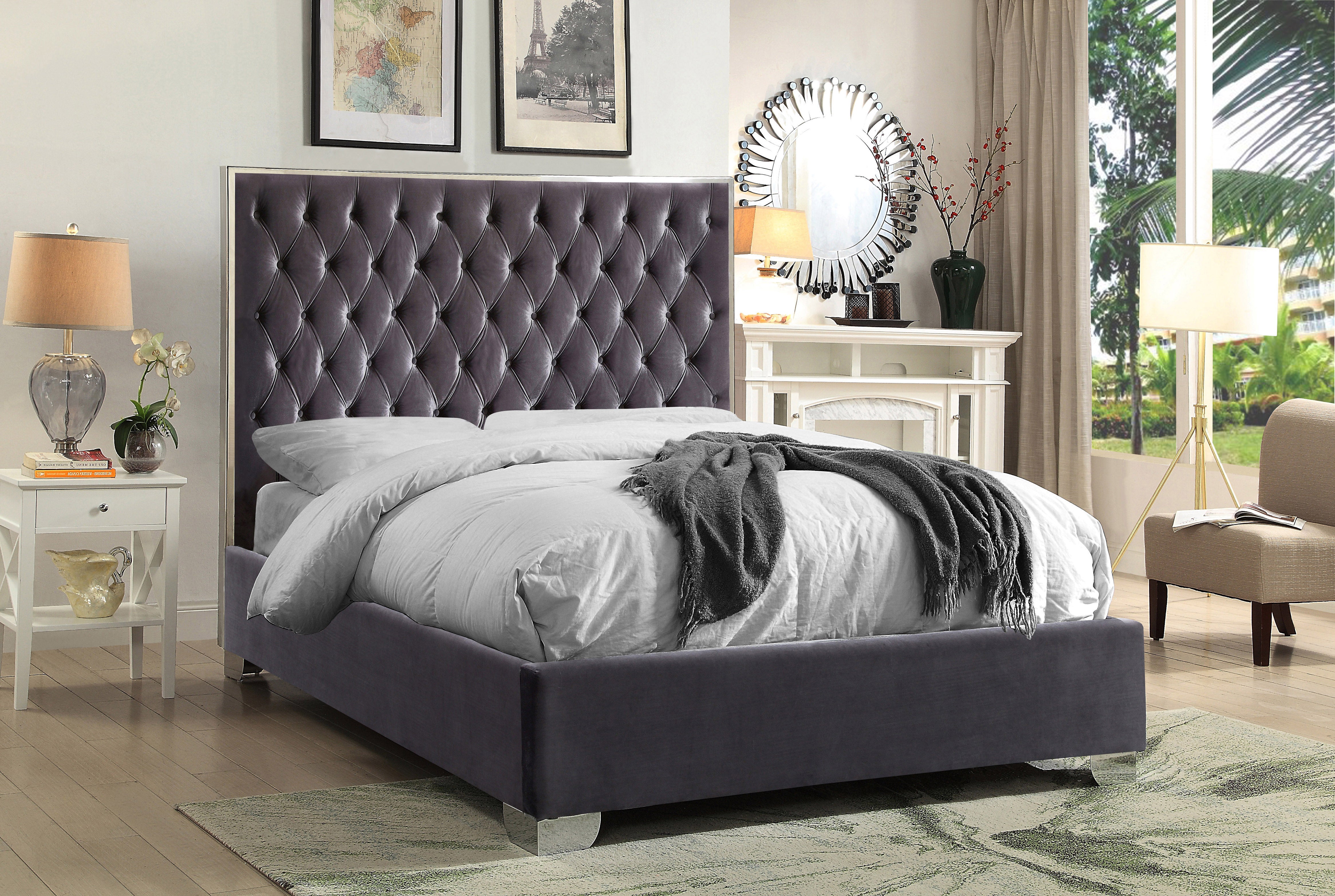 Image of if-5540 - queen or king bed - platform bed includes mattress support.