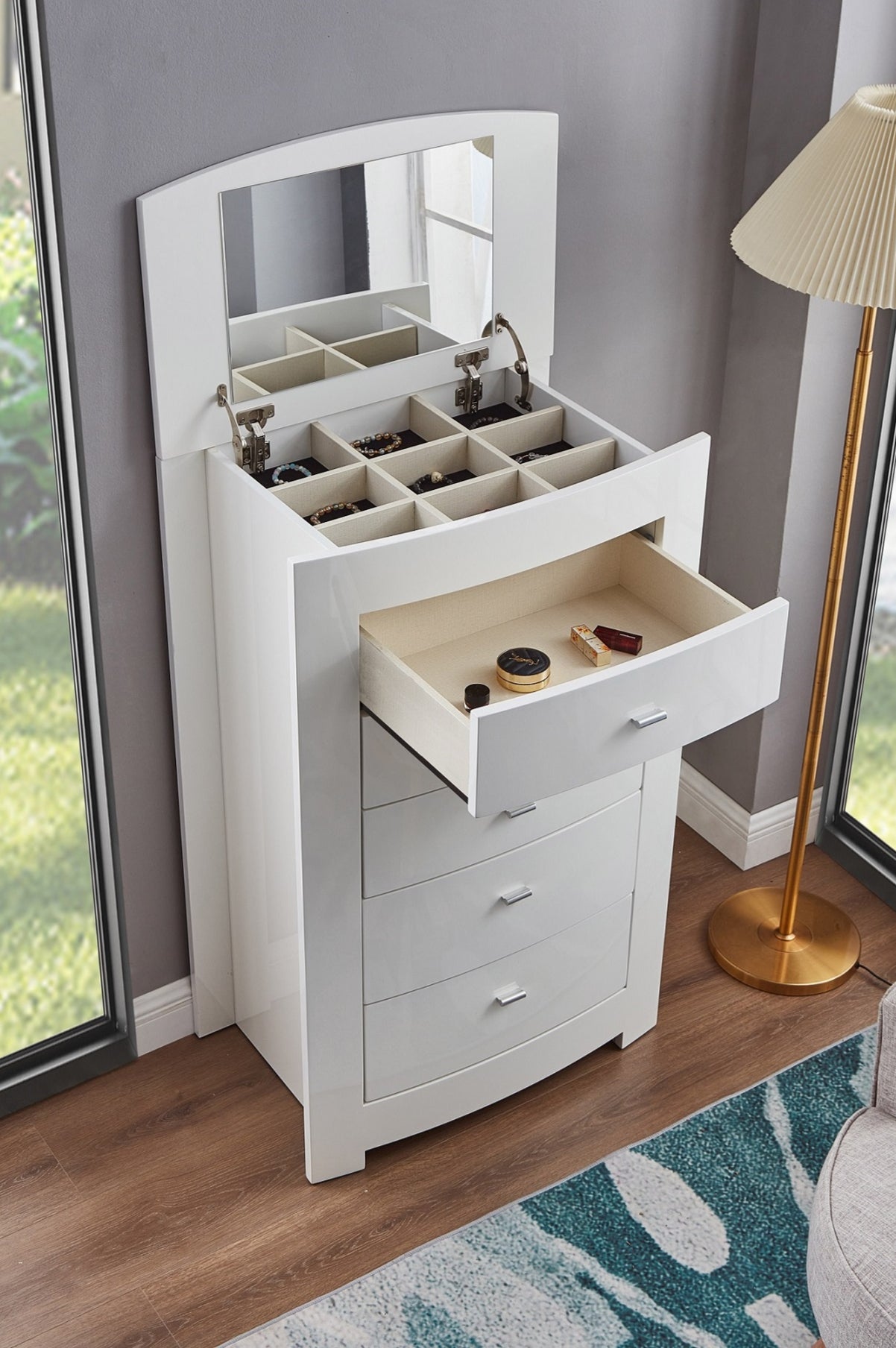 Features 5 Pull-Out Drawers Chest – Barcelona Chest