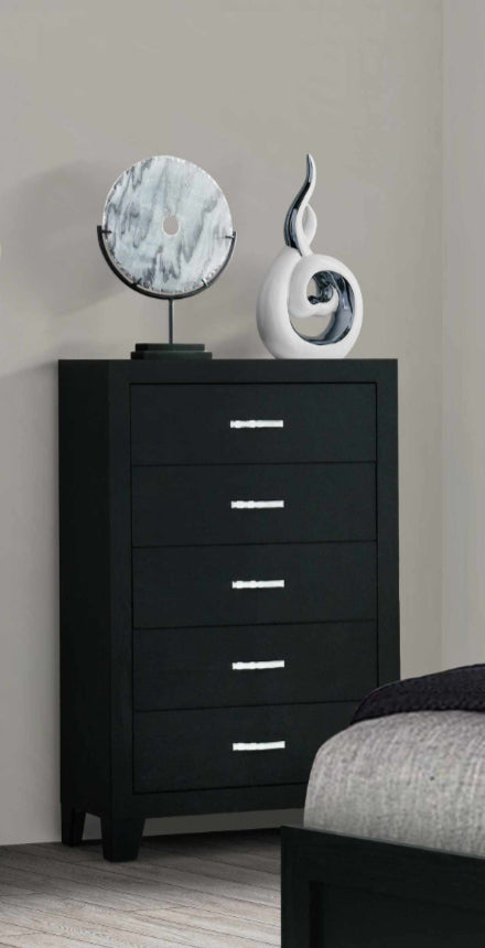 5 spacious pull-out drawers for convenient storage Chest – Reid-Black Chest