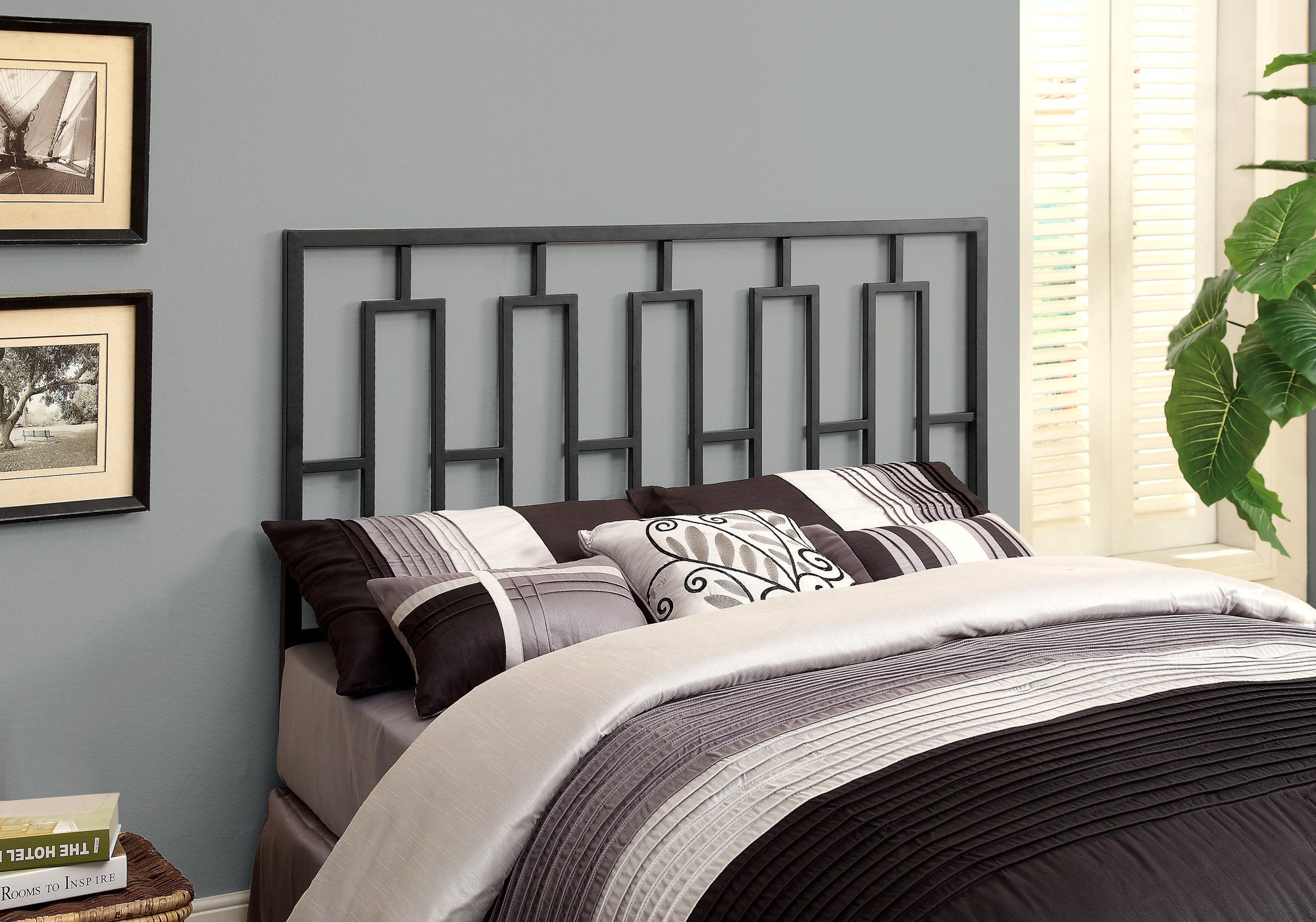 Image of bed - queen or full  black head or footboard i 2616q.