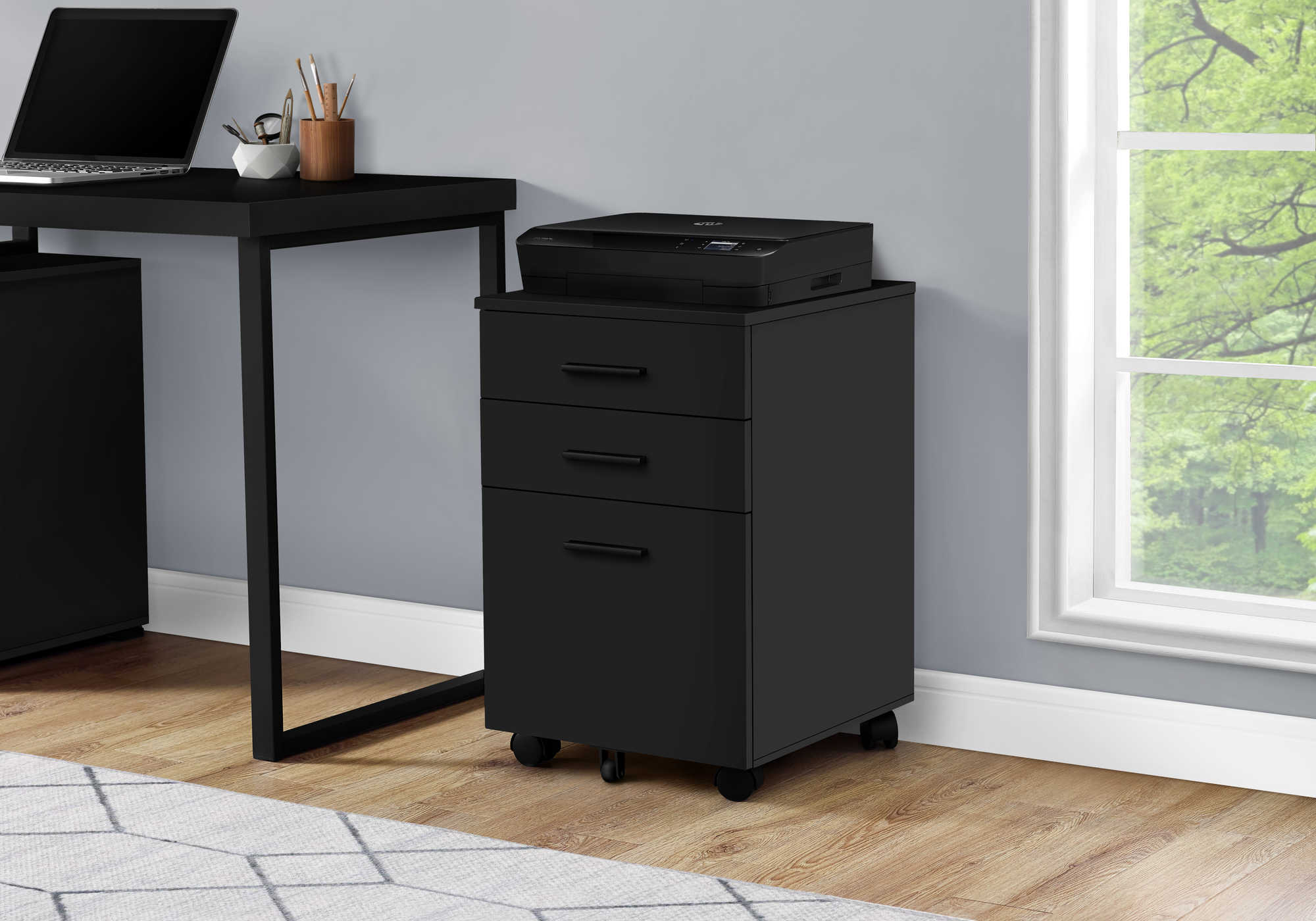 Image of filing cabinet - 3 drawer  black on castors i 7781.